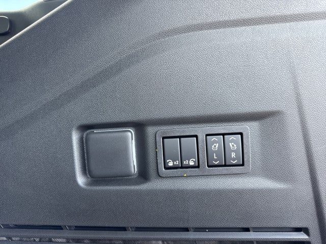 2026 GMC Yukon AT4 - Photo 18